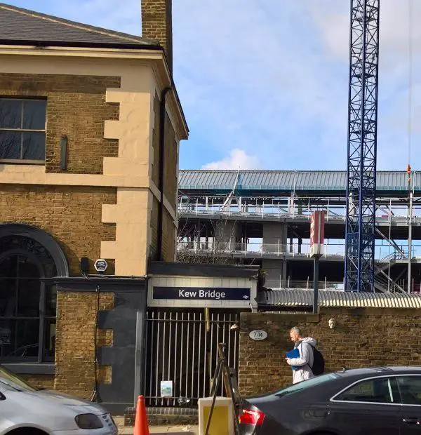 Kew Bridge station